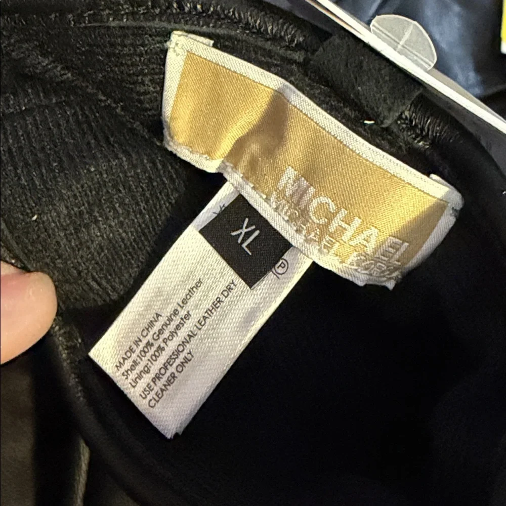 Michael Kors Black Leather Gloves with Touch Tip